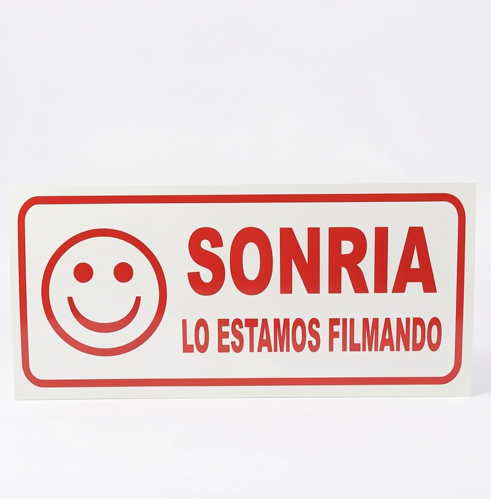 Cartel 9 sonría lo filman