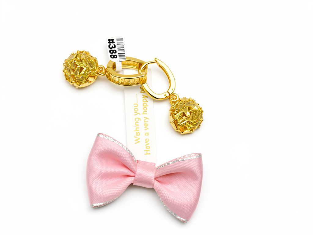 Aretes huggies dorados con dije