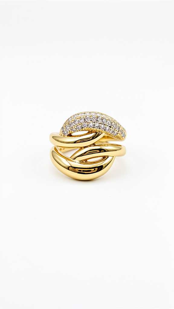 Anillo dorado con circonias