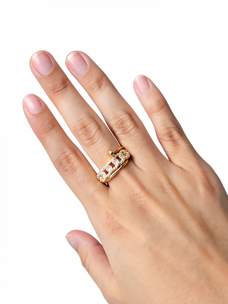 Anillo eslabones con circonias y clavo