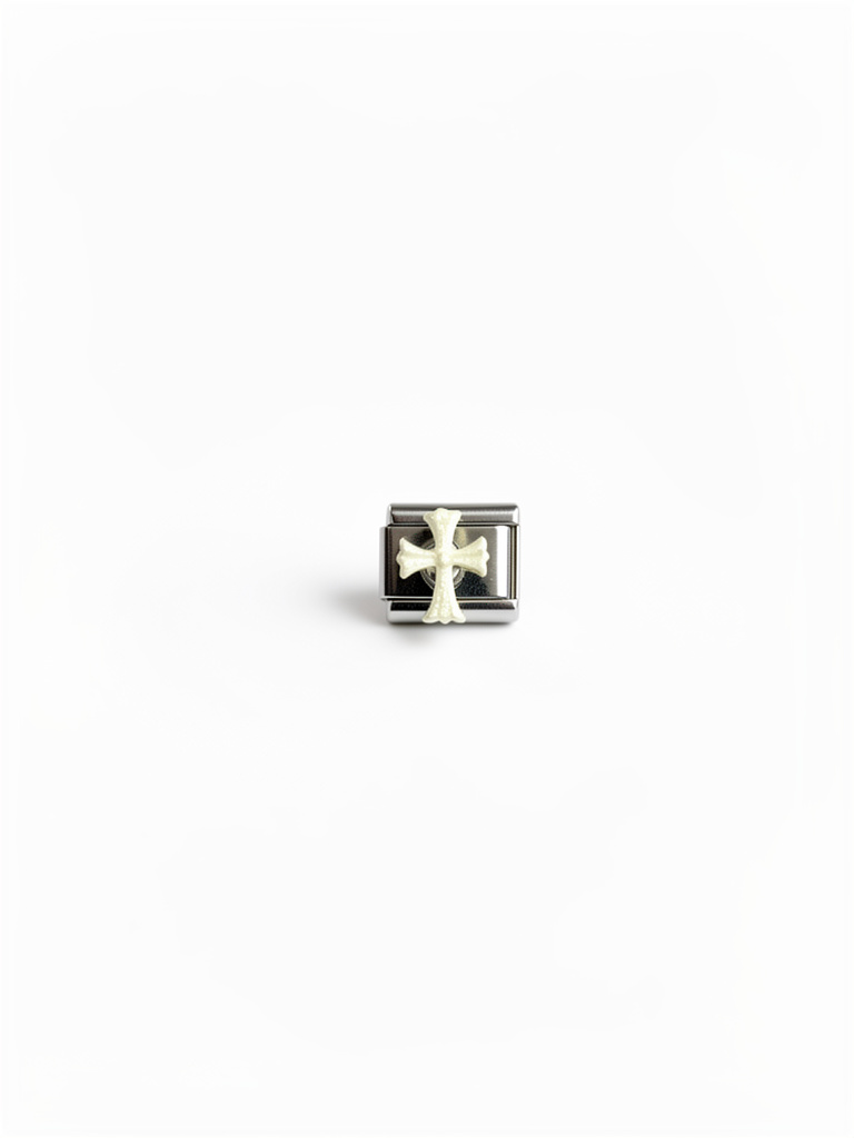 Charm cruz blanca