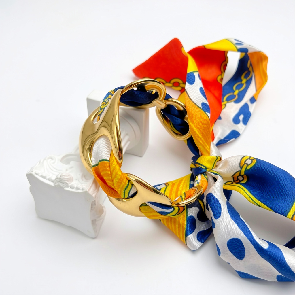 Brazalete con pañuelo multicolor
