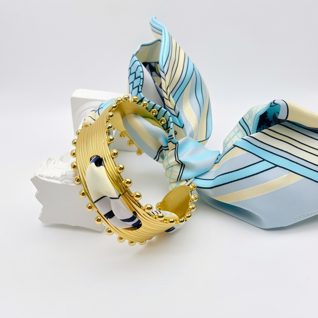 Brazalete con pañuelo celeste