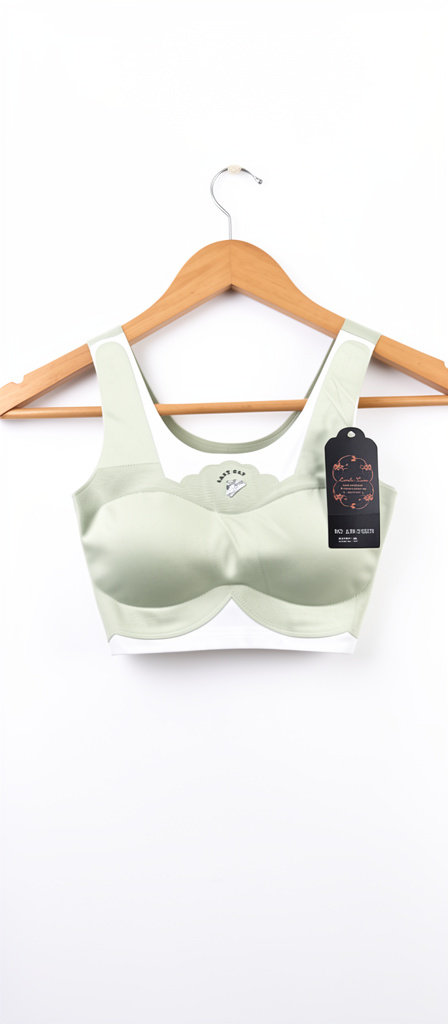 ✨ TOP SIN COSTURA ✨
• Con copa
• Entero, sin broche atrás
• Breteles anchos
📏 Talle S
🎨 Color: verde agua clarito y blanco