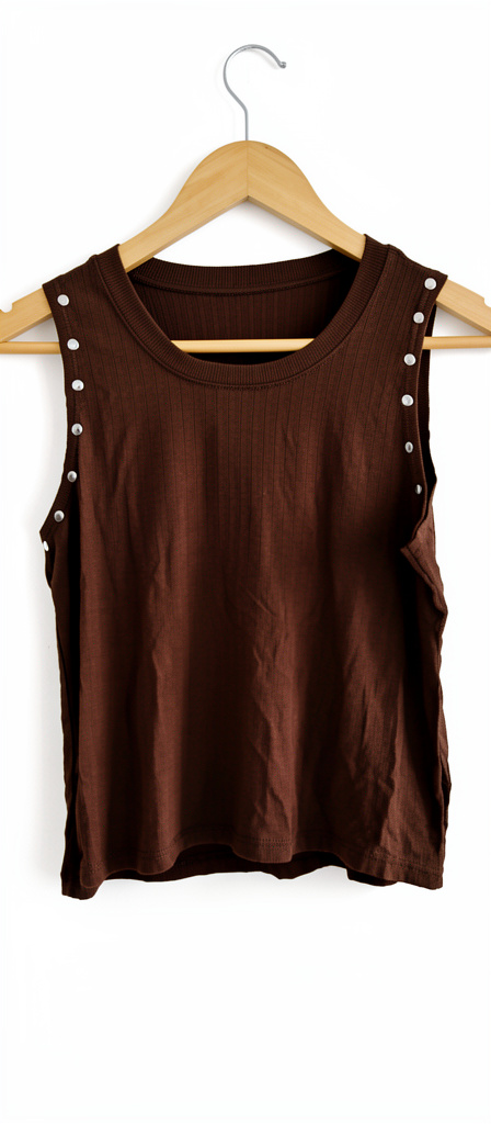MUSCULOSA CON TACHAS ✨
Hermosas y súper combinables 🤍
Tela suave, liviana y cómoda.
Detalle de tachas plateadas en hombros y laterales, que les da un toque distinto.