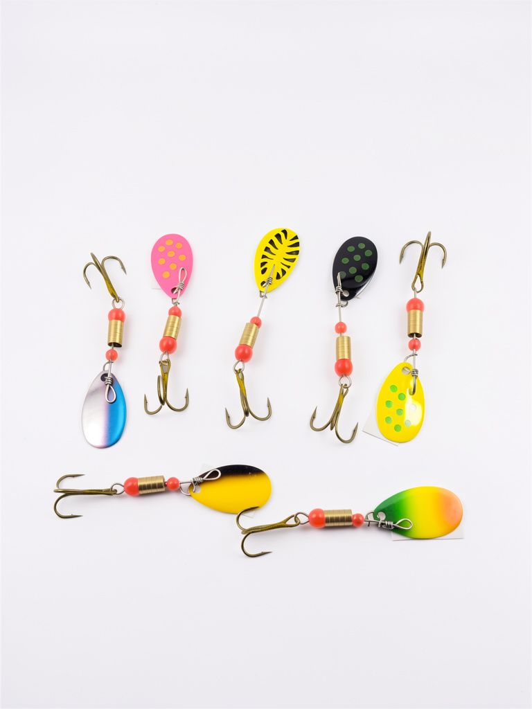 ANZUELOS TRIPLES CON SEÑUELO CUCHARITA MOVIL DE COLORES