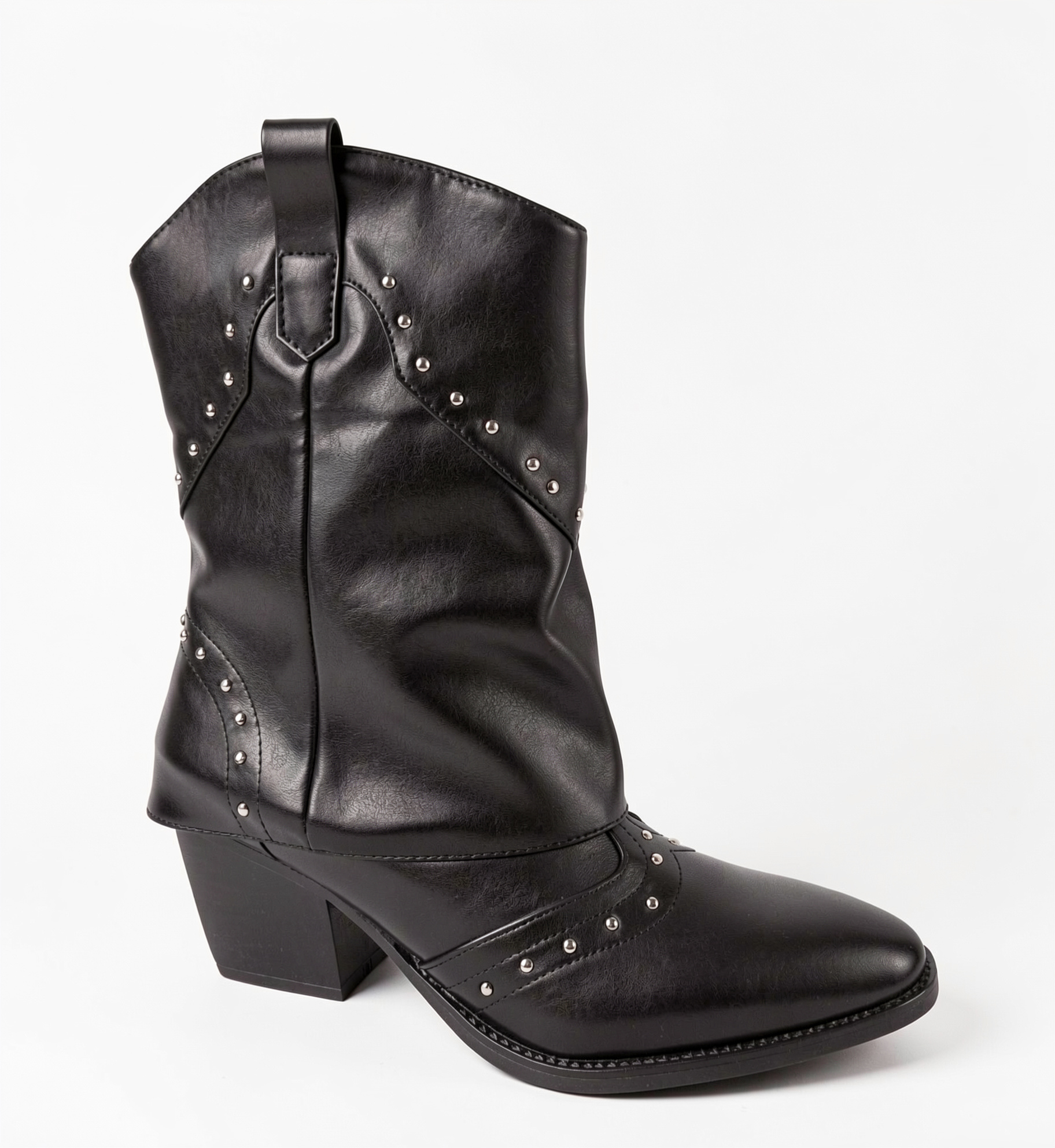Botin negro de tacón con tachas