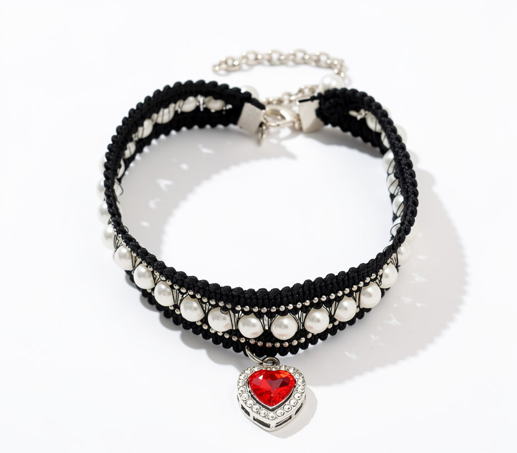 Collar de encaje negro con perlas y dije de corazón Talla M