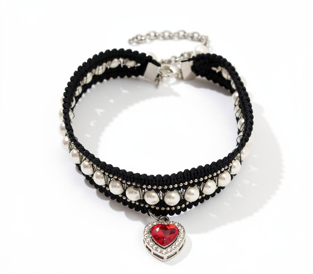 Collar de encaje negro con perlas y dije de corazón talla S