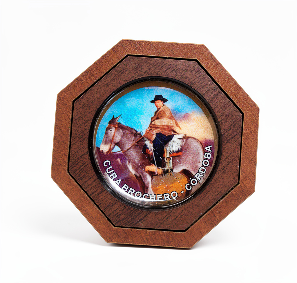 Imán Octagonal Marrón Brochero