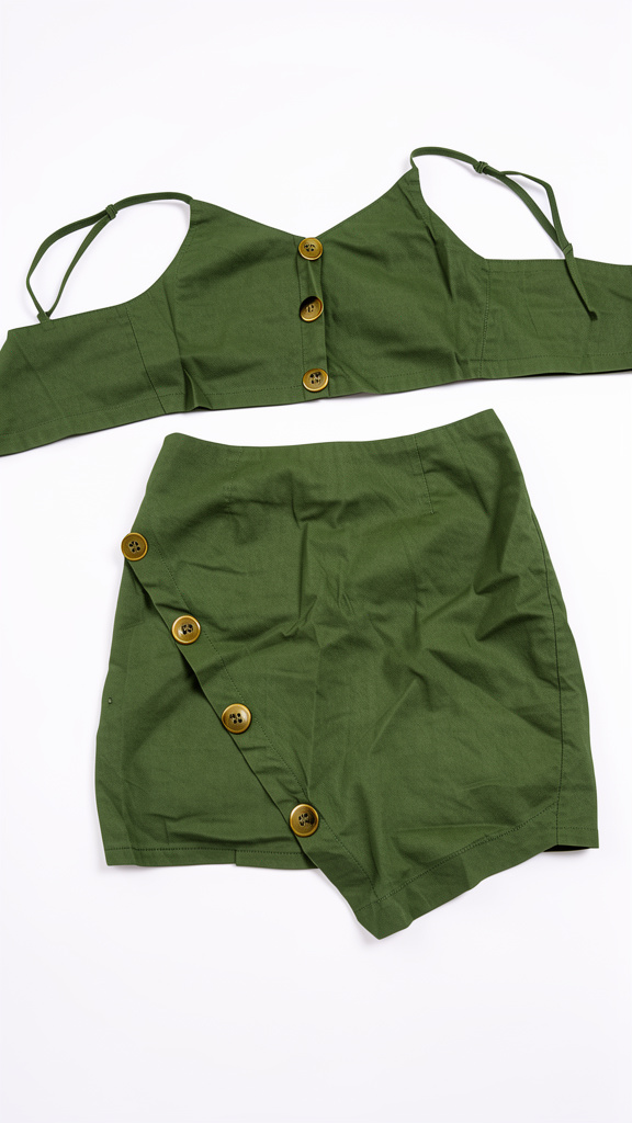Conjunto verde militar falda y top