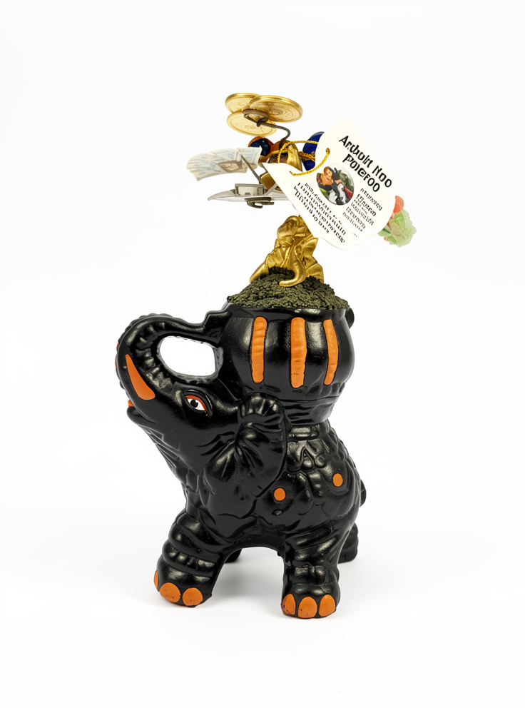 Elefante Negro "Arbolito Poderoso"