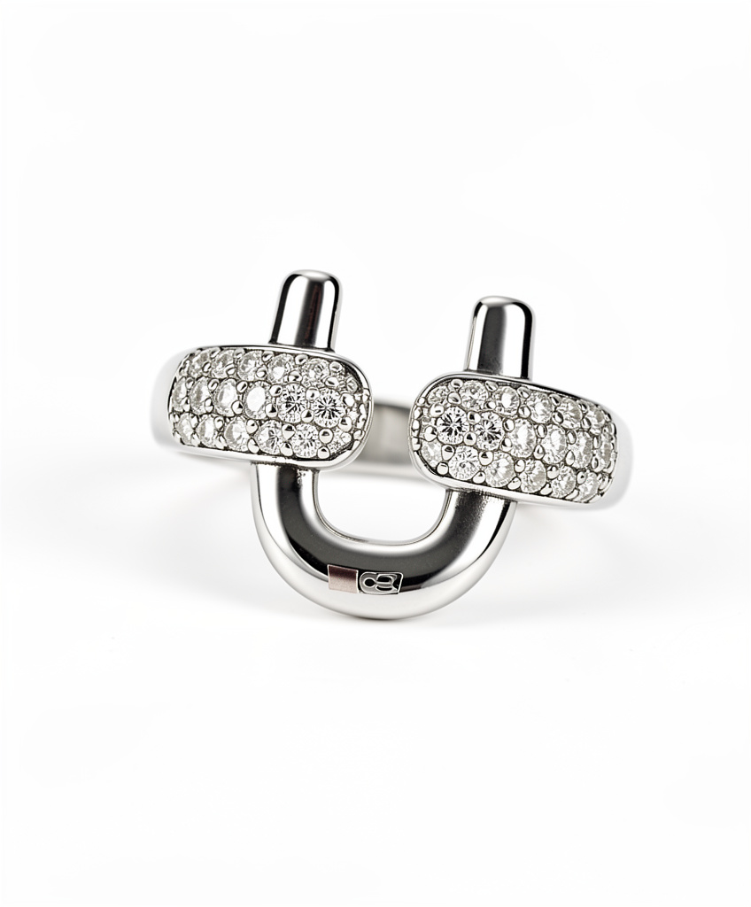 Anillo plateado U