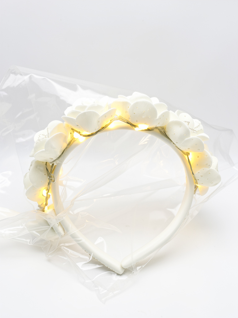 VINCHA CON 6 FLORES BLANCAS CON LUZ