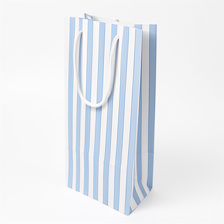 BOLSITA DE PAPEL BLANCA CON RAYAS CELESTE