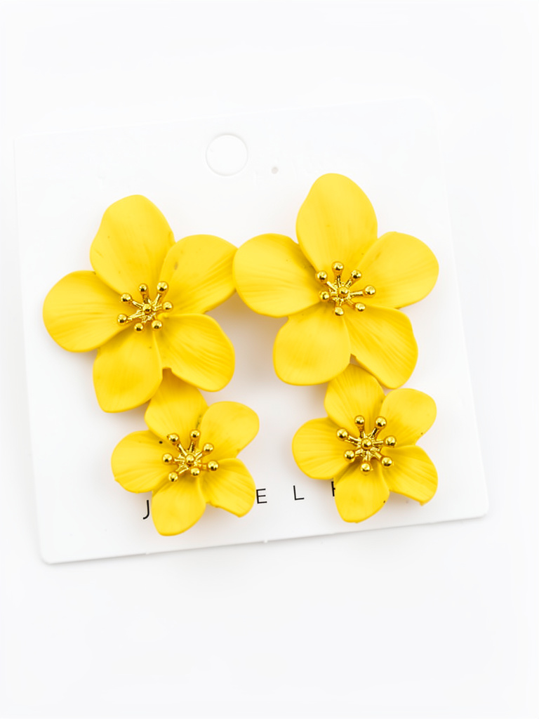 Aretes florales amarillos con centro dorado