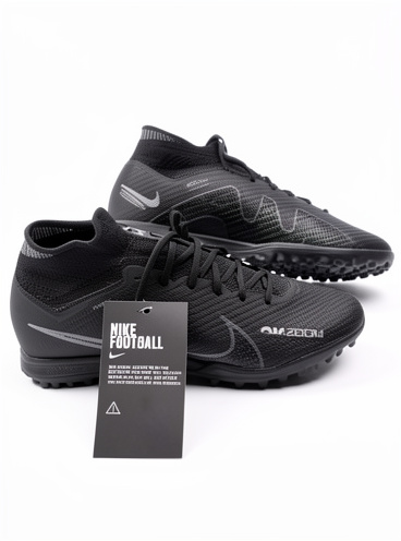 Tenis Nike de taquillo para fútbol.