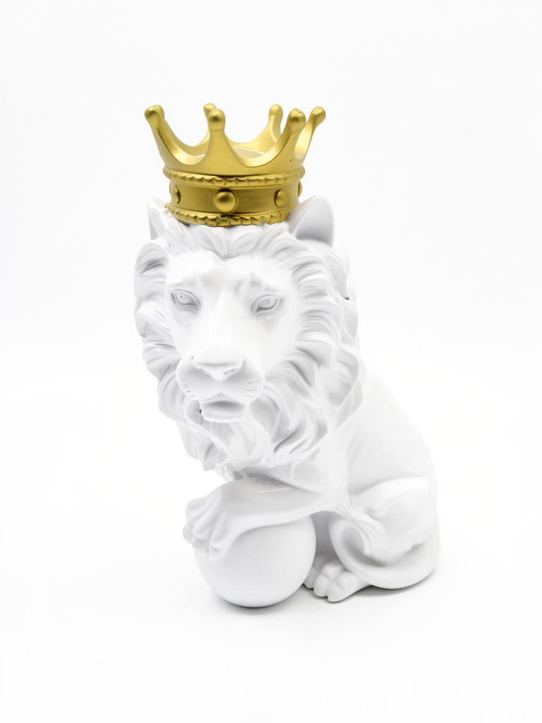 León sentado con corona