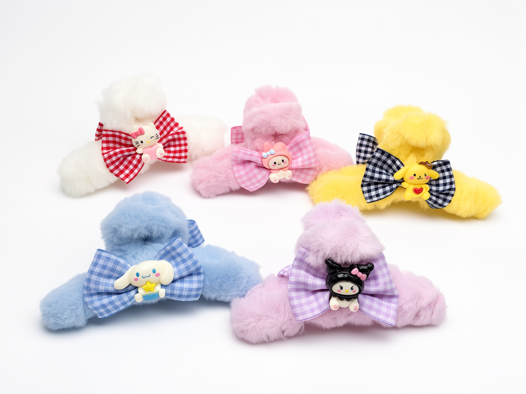 Gancho peludo con moño sanrio. 1 unidad