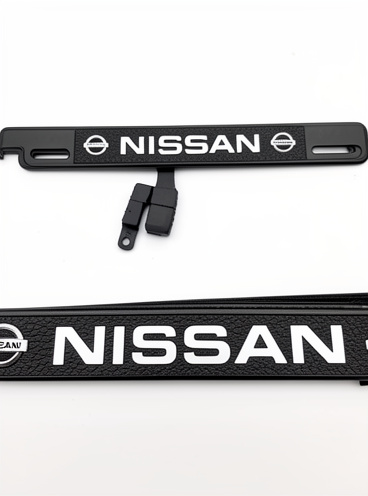 Porta placas nissan