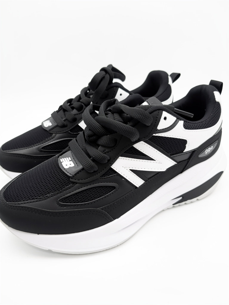 NEW BALANCE NEGRO/BLANCO #4.5