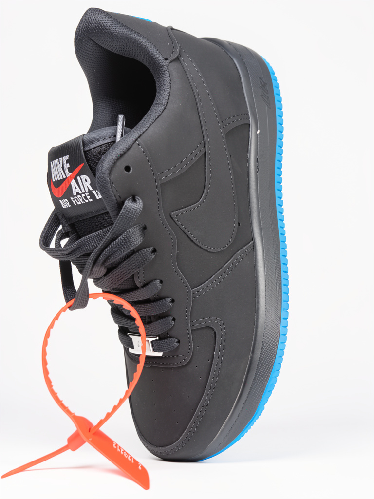 NIKE AIR NEGRO SUELA AZUL #4.5
