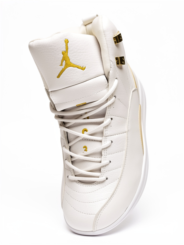 NIKE JORDAN BLANCOS DORADO
