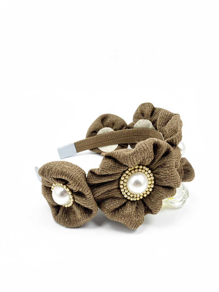 Diadema color taupe aplique de perla