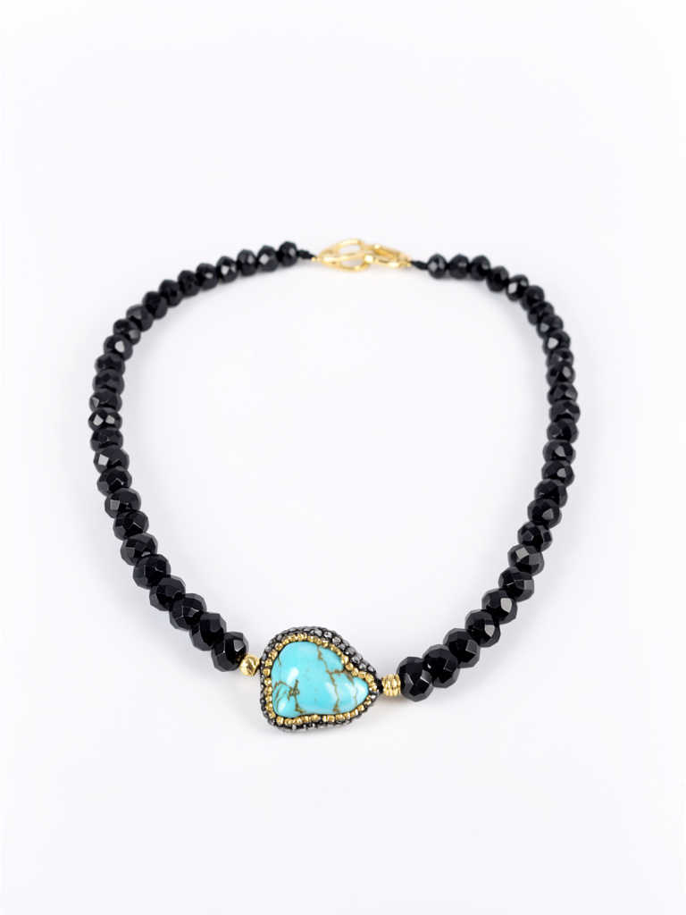 Collar de cristales negros y piesra turquesa von hematitas