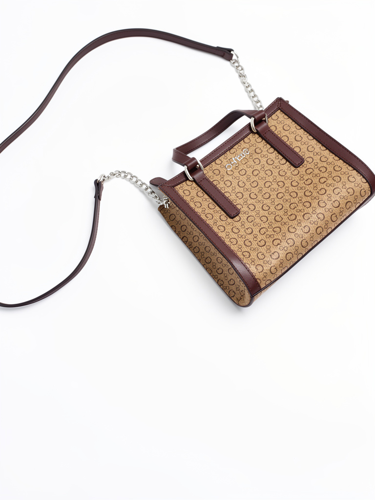 Bolso Guess pequeño con detalle de cadena