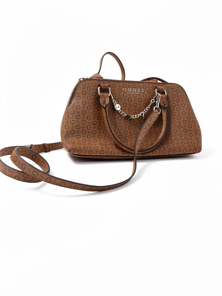 Bolso gues con accesorio de corazón café