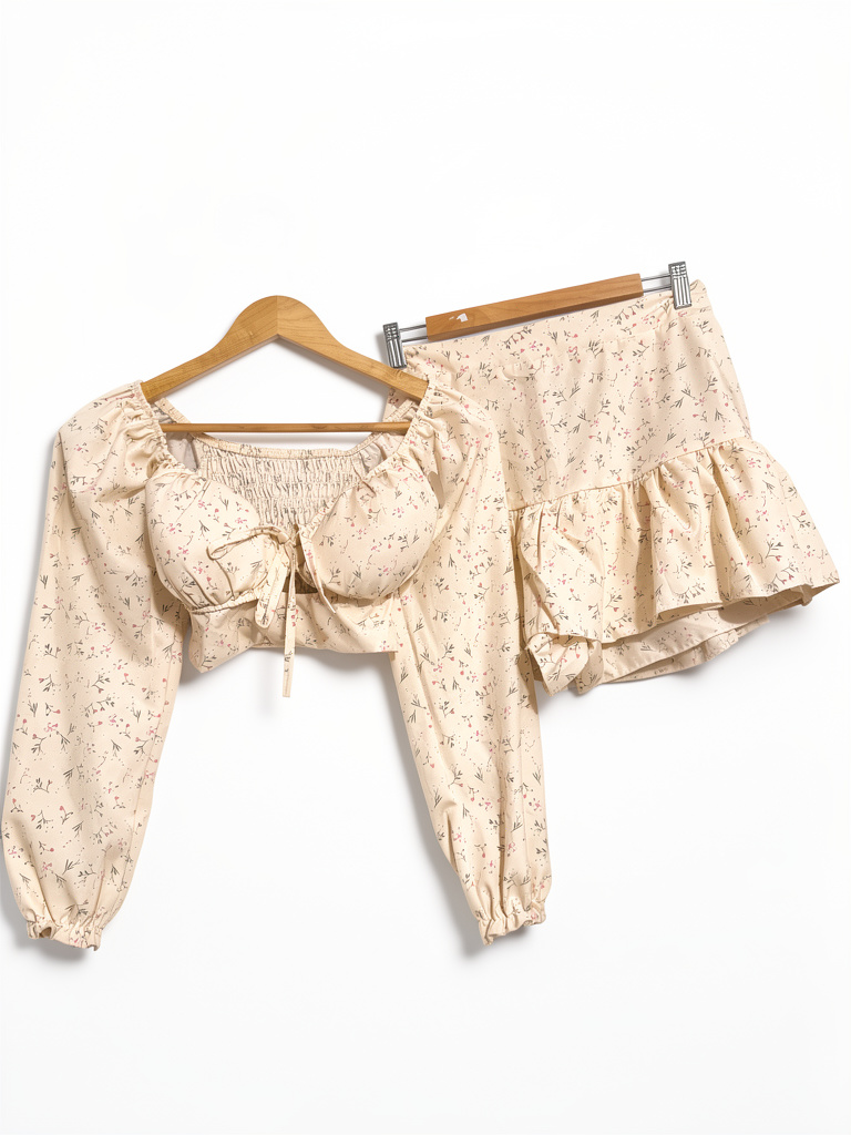 Conjunto beige floreado