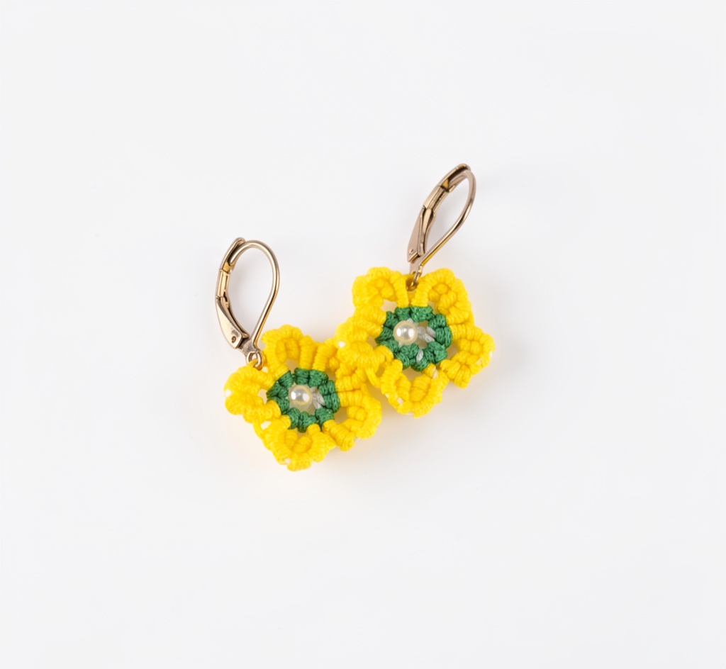 Arete flor pequeña amarillo con verde