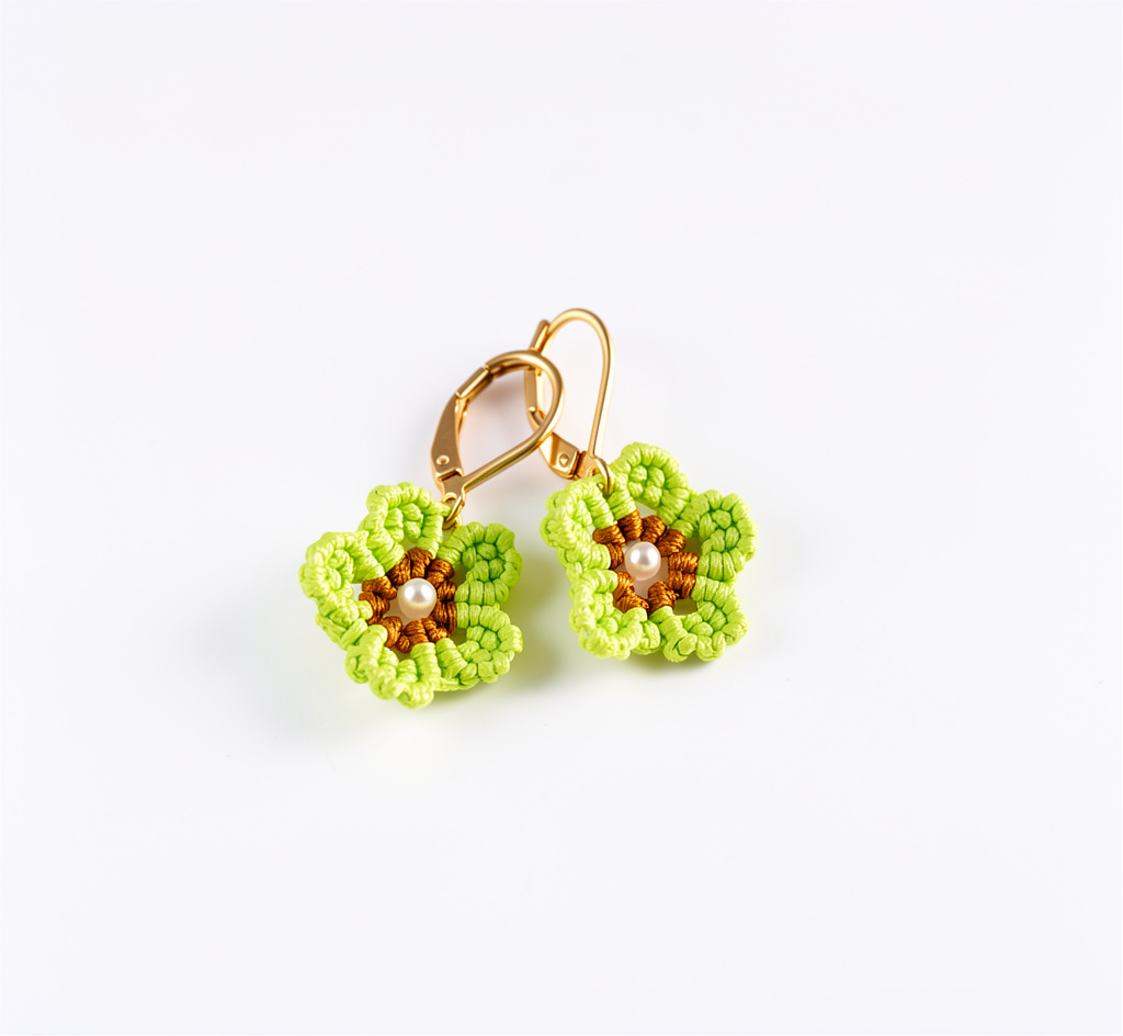 Arete flor pequeña verde neón y marrón