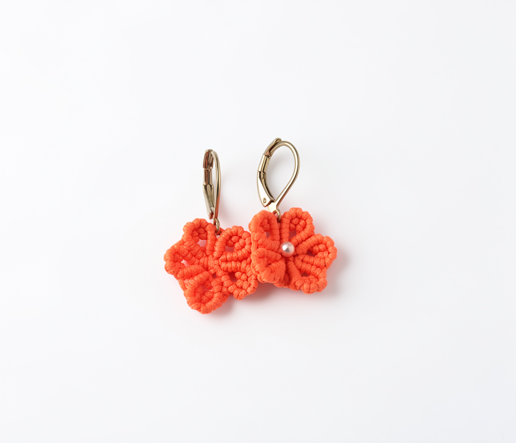 Arete flor pequeña naranja neón