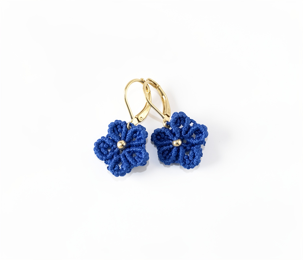 Arete flor pequeña azul oscuro