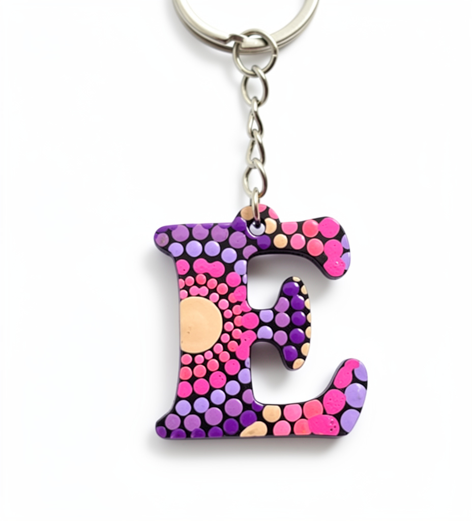 Llavero E morado