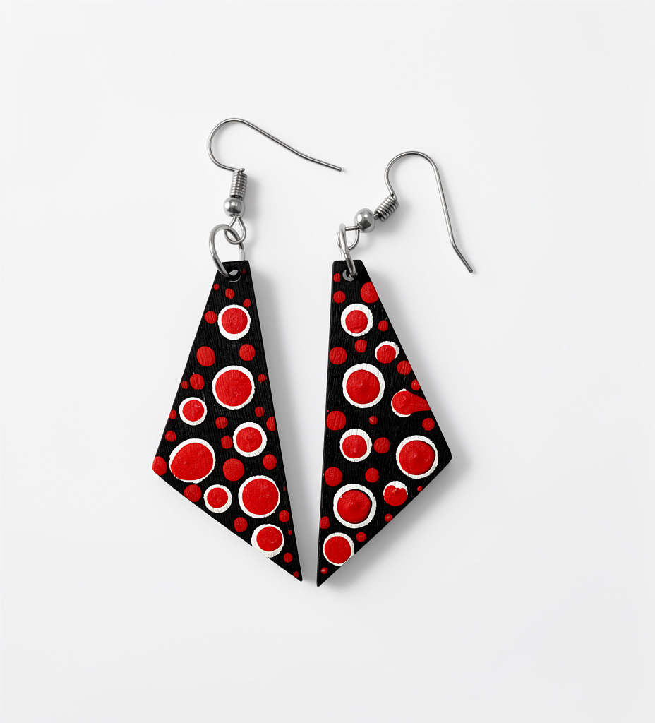 Arete medio triángulo rojo negro