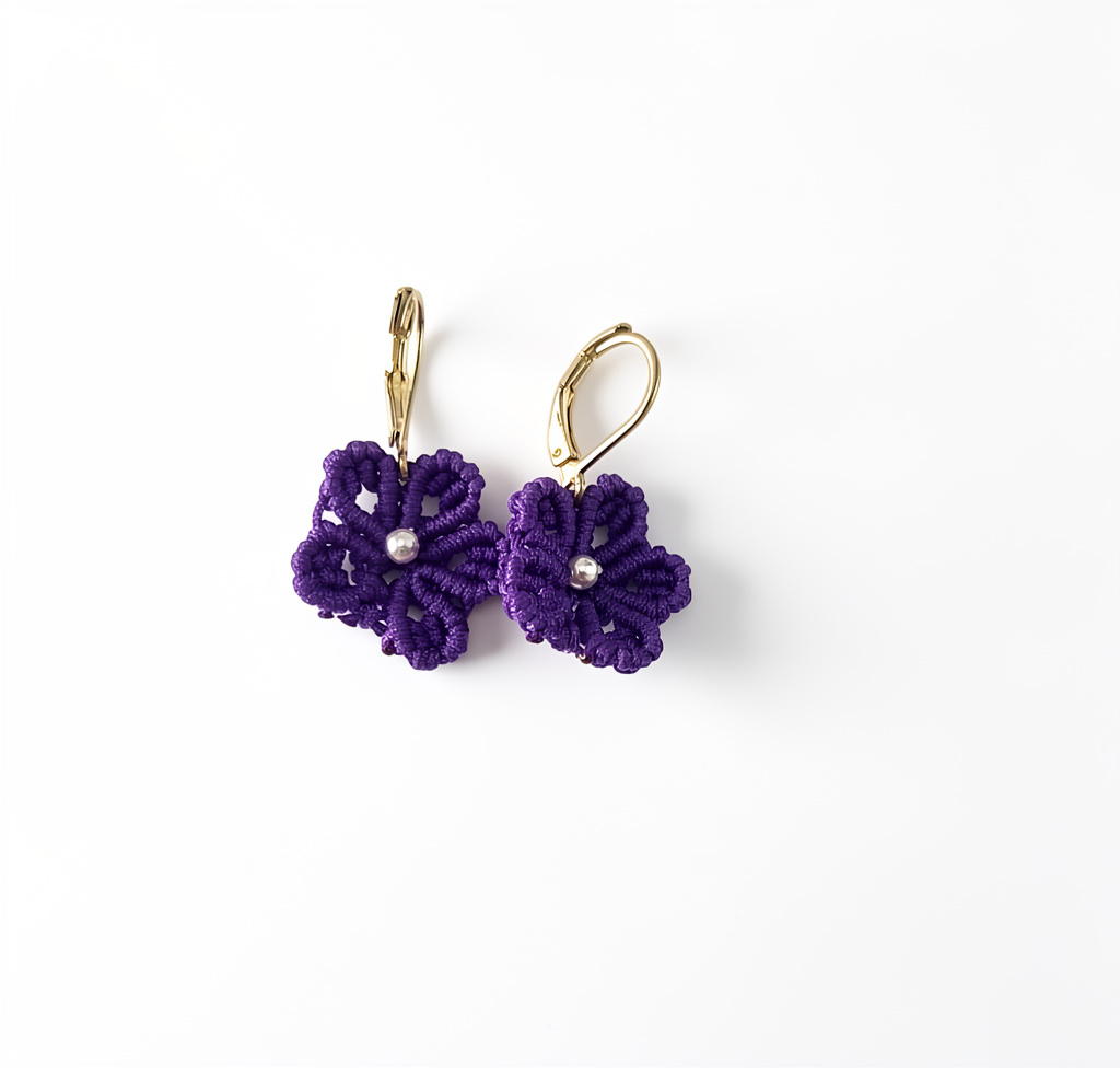 Arete flor pequeña morado