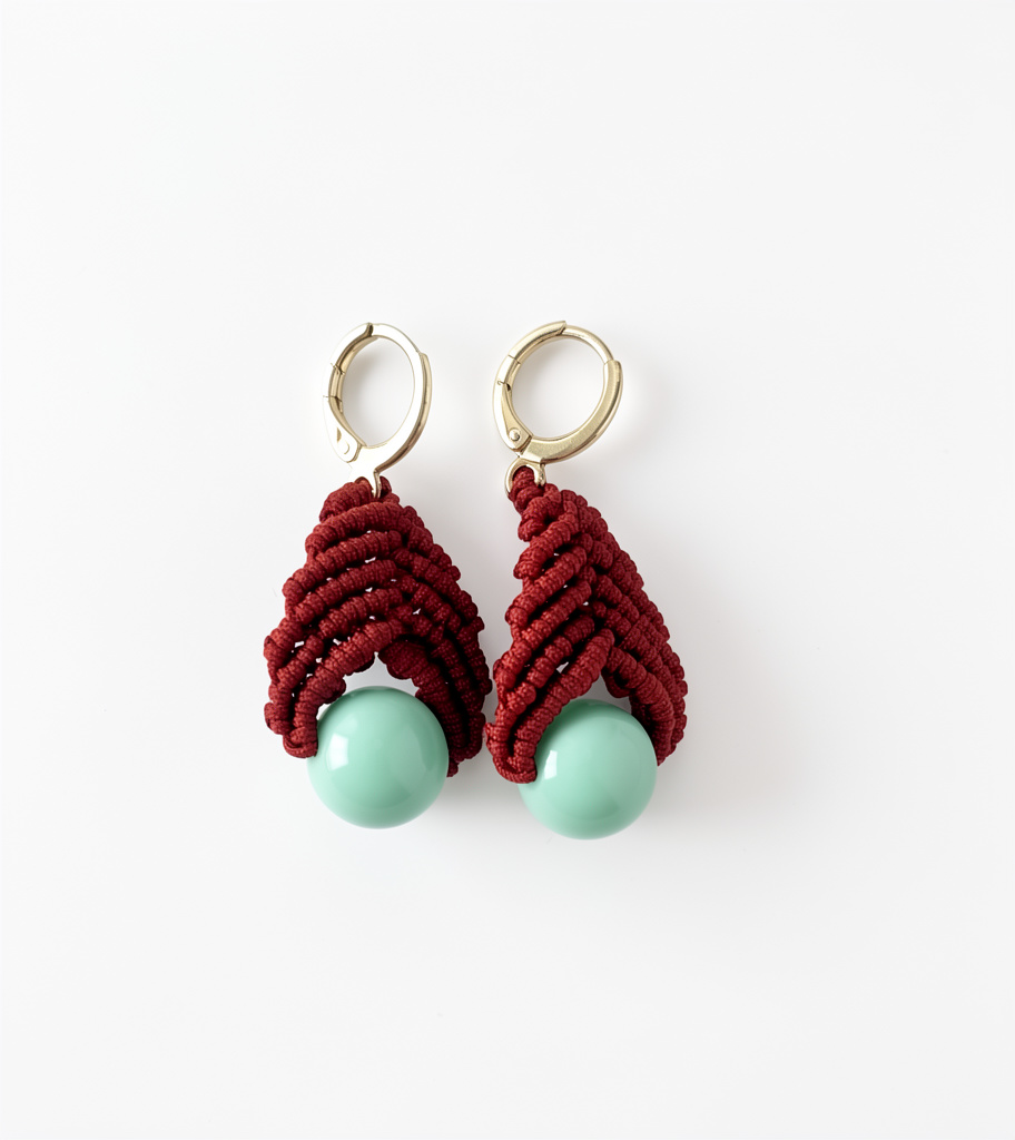 Arete gota rojo vino