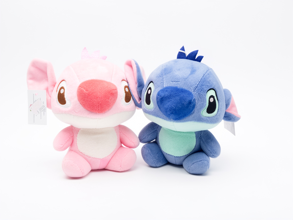 Stitch y Angela