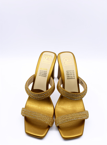 Tacón dorado