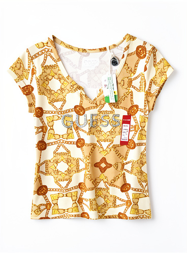 BLUSA GUESS ESTAMPADO DE CADENA