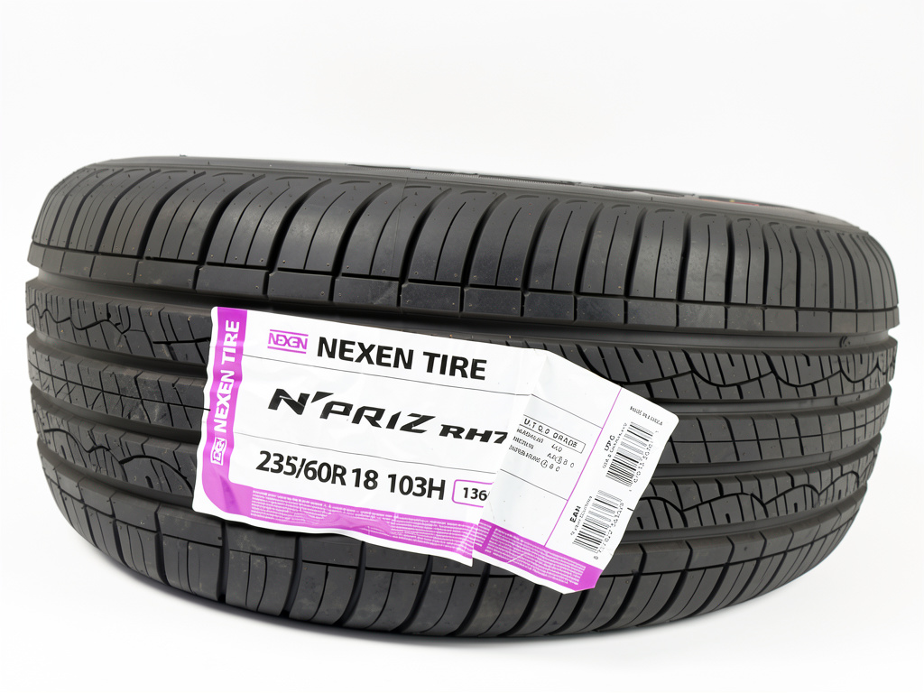235/60R18 Nexen
