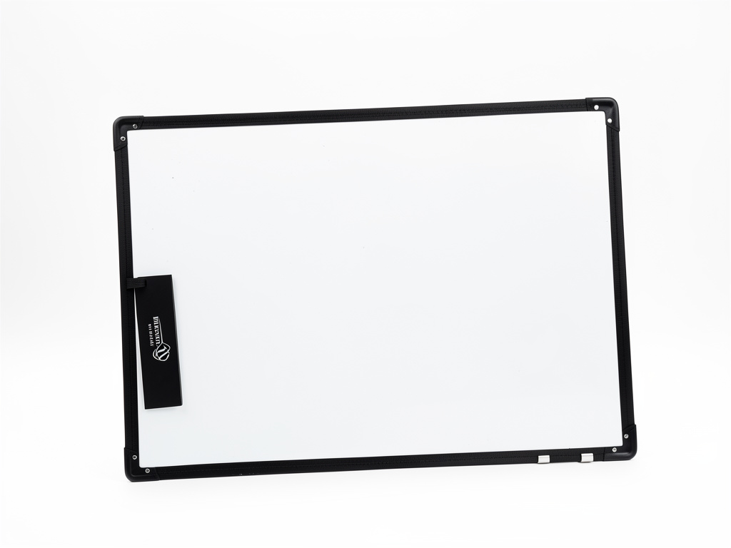 Pizarron blanco borde negro 50x70