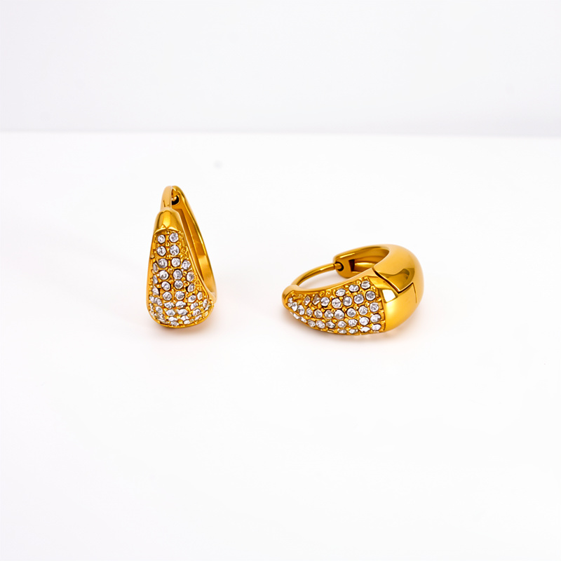 JULIA HOOPS