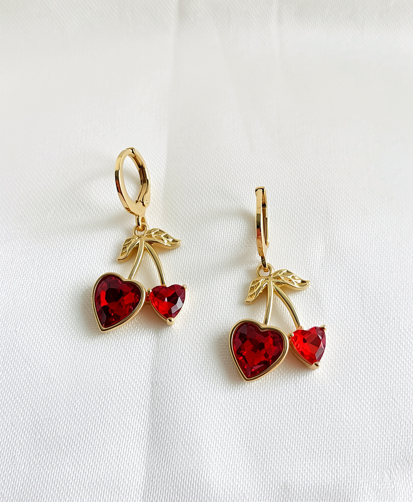 ARETES ARGOLLA CEREZA CORAZON