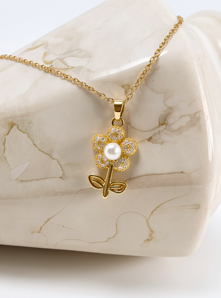 COLLAR MARGARITA CON CIRCONES PERLITA ACERO INOX. GOLD