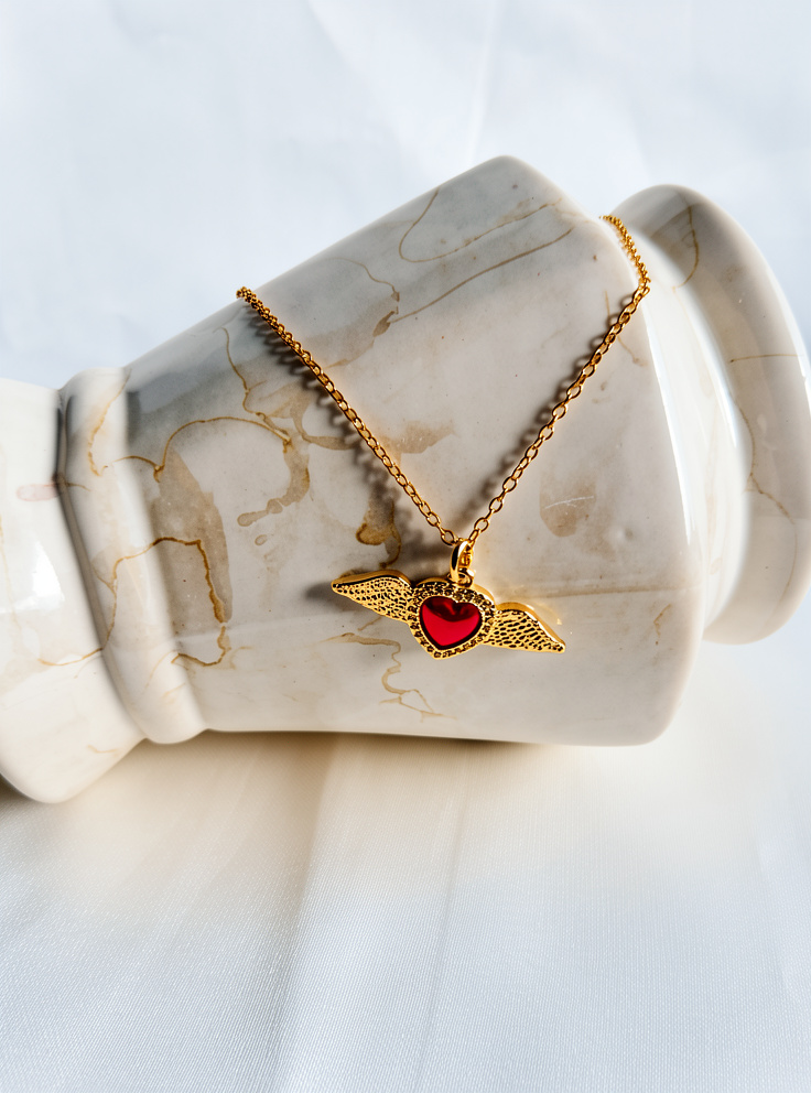 COLLAR CORAZON CON ALAS ACERO INOX. GOLD