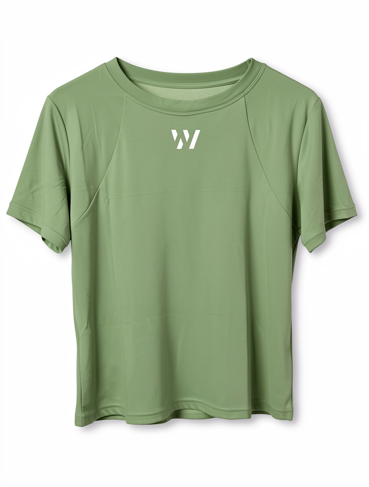 REMERA CON LOGO W